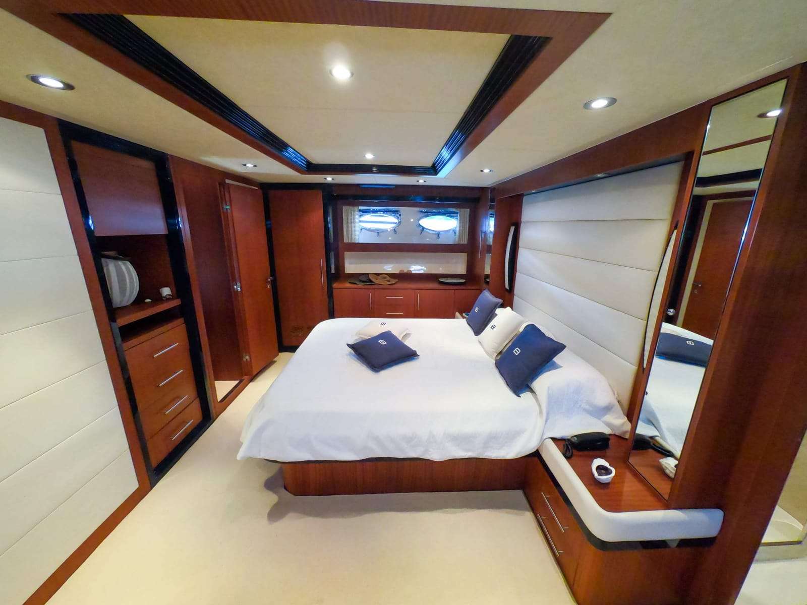 BABLUC Yacht Charter - Master Cabin