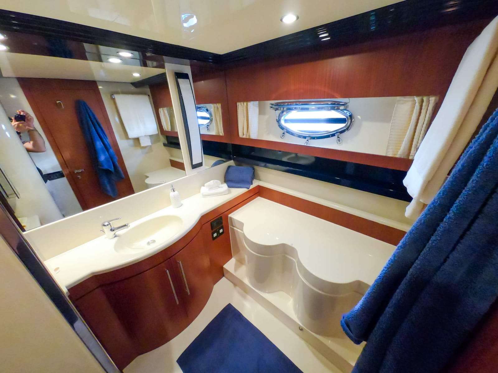 BABLUC Yacht Charter - Master Bathroom