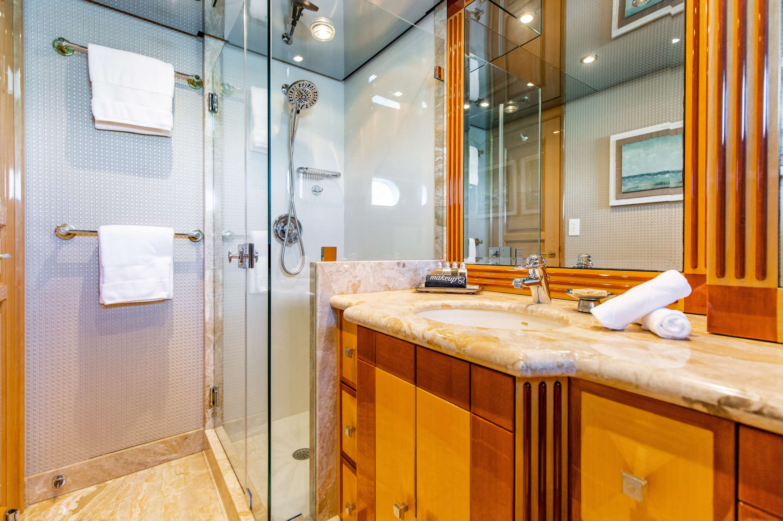 REFLECTIONS Yacht Charter - Guest bath