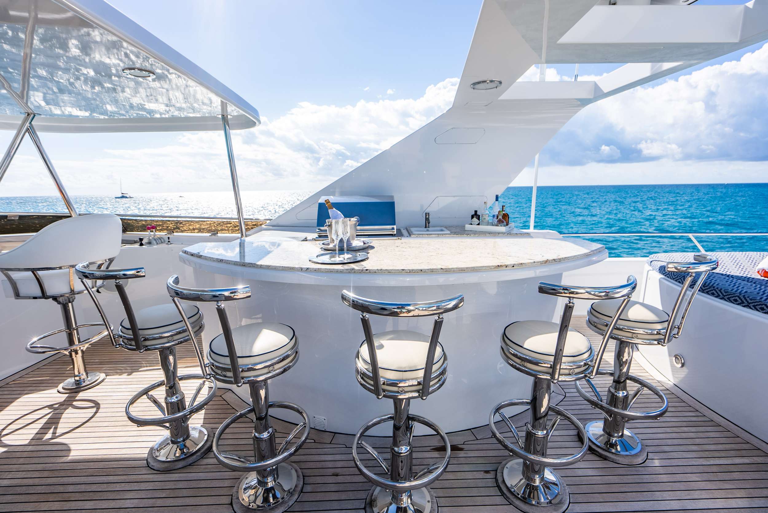 Flybridge Bar