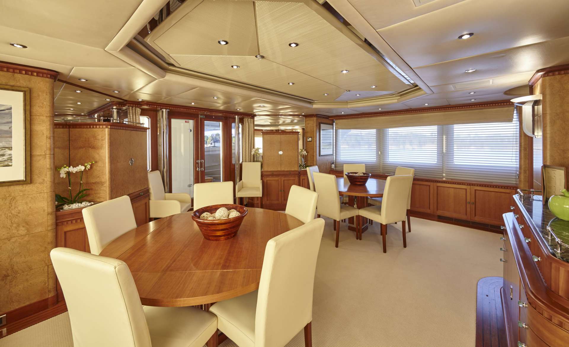 AZUL V Yacht Charter - Dining room