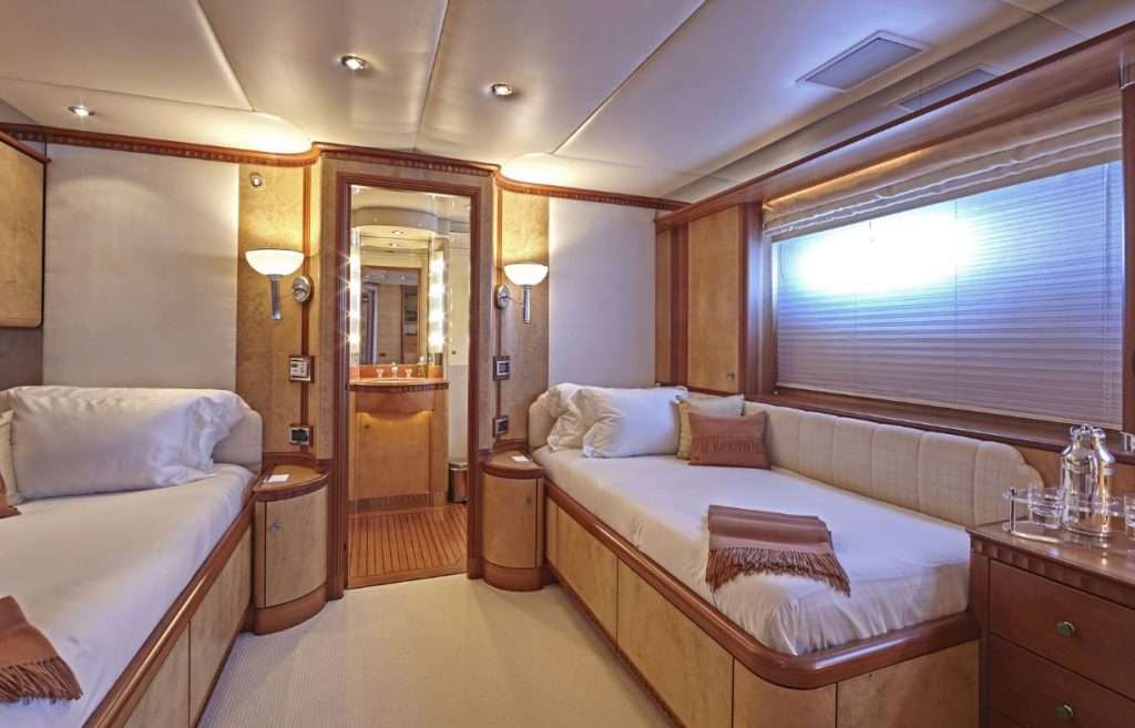 AZUL V Yacht Charter - Twin cabin