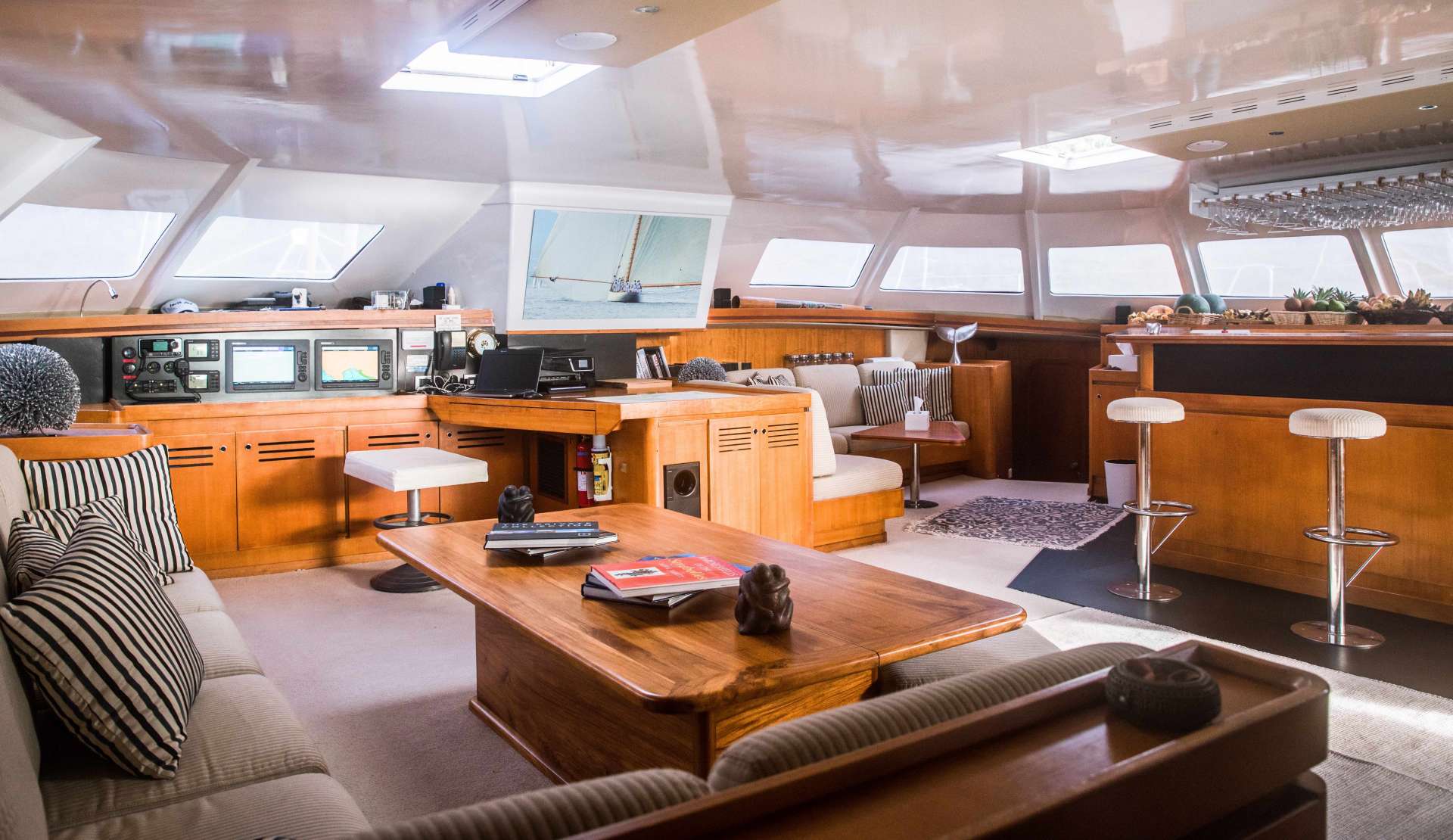 LONESTAR Yacht Charter - Salon with inviting bar and seating for entertainment and relaxation
