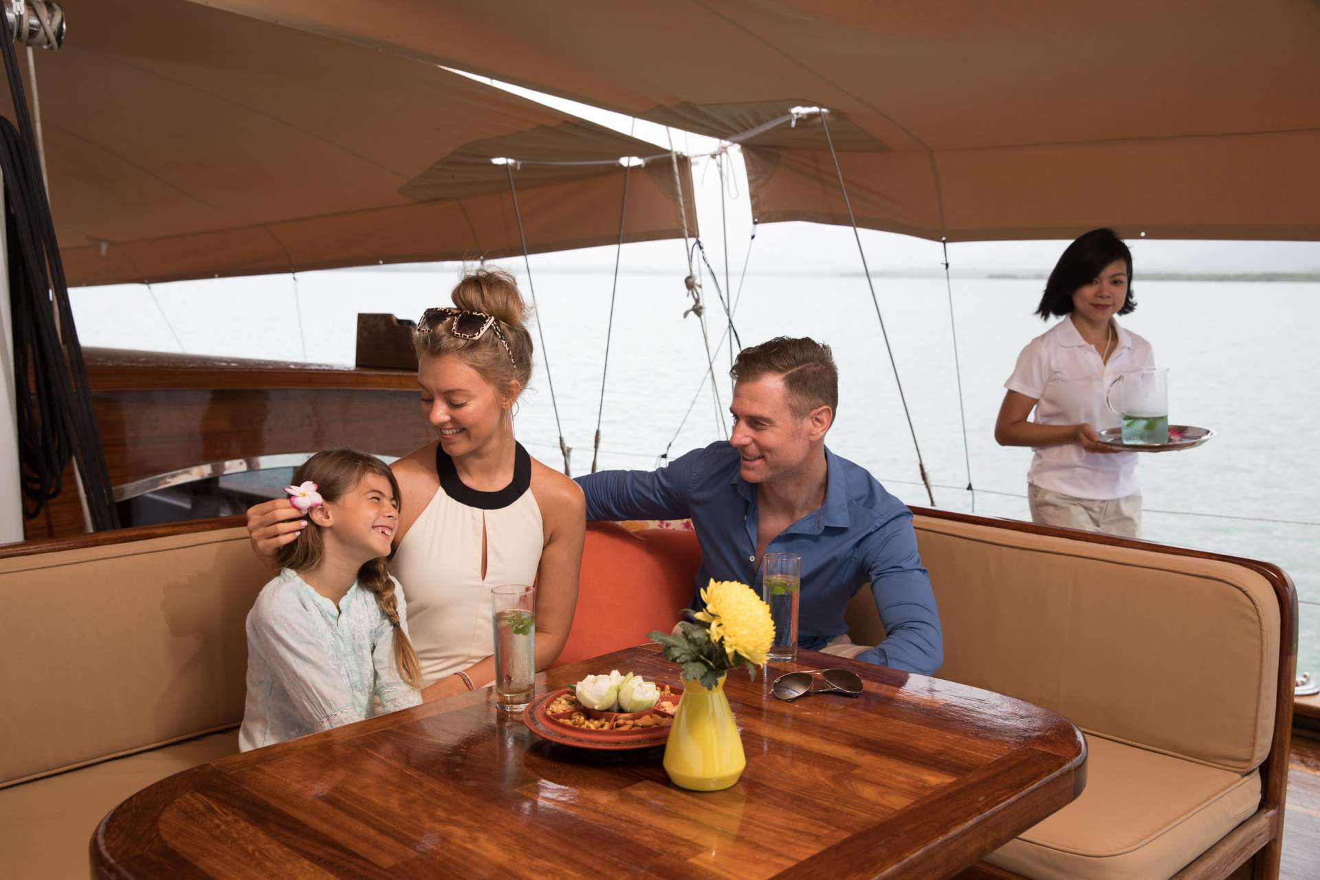 Foredeck sofa with table