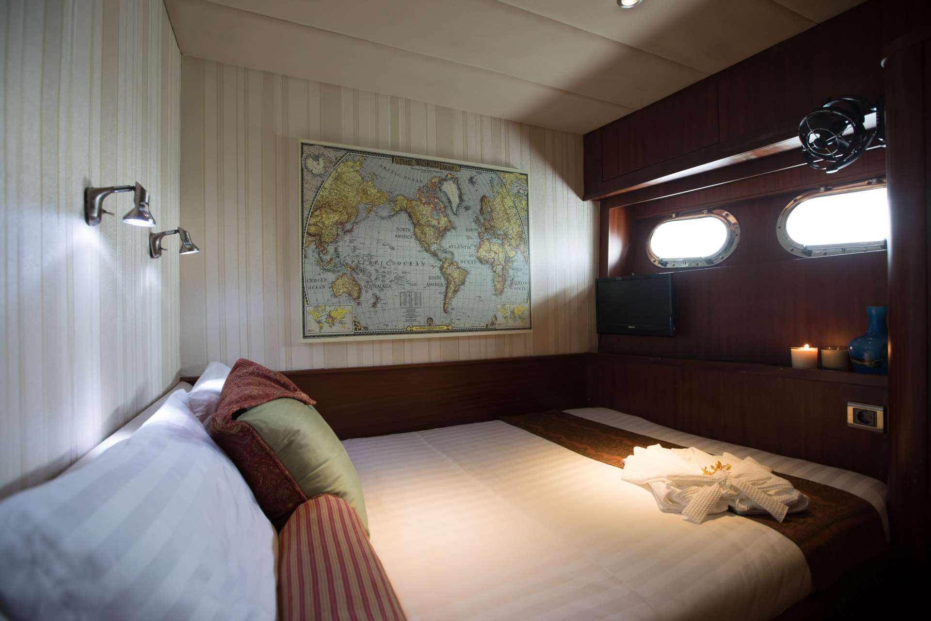 Double Cabins amidships