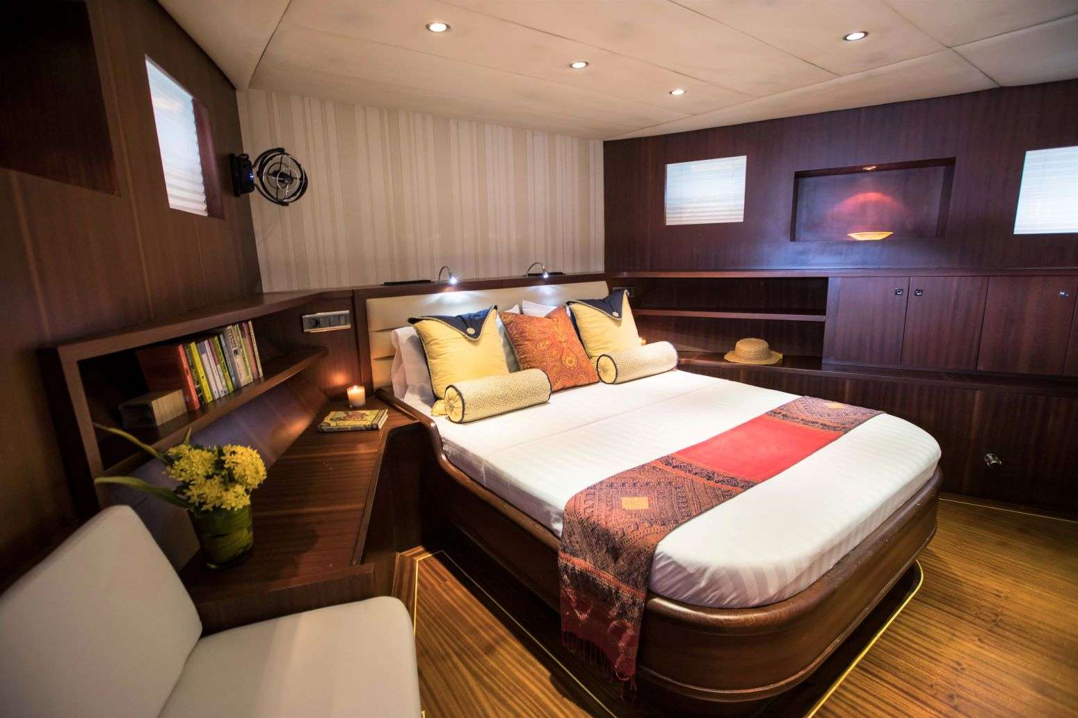 Master suite with seating