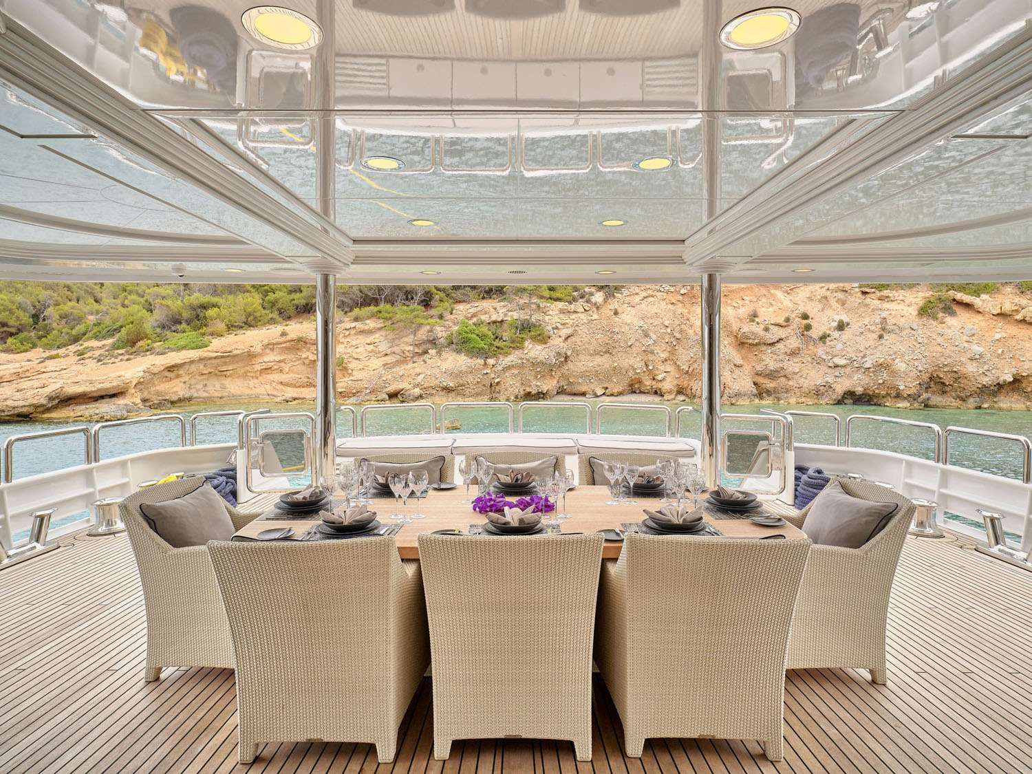 INVADER Yacht Charter - Main Deck Aft Dining