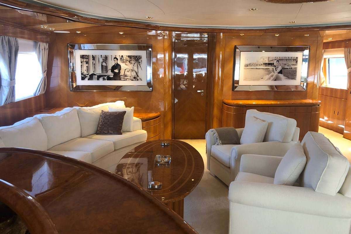 Upper deck Salon