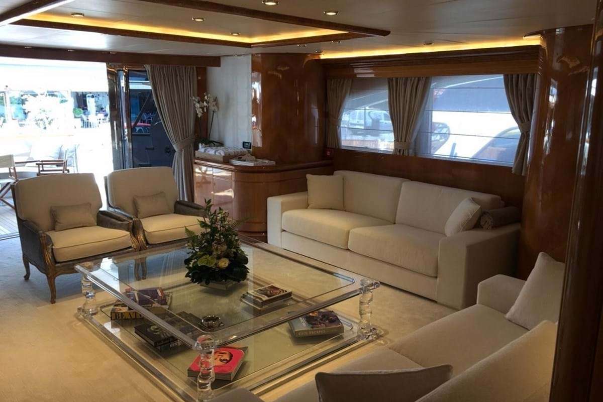 Main deck salon 
