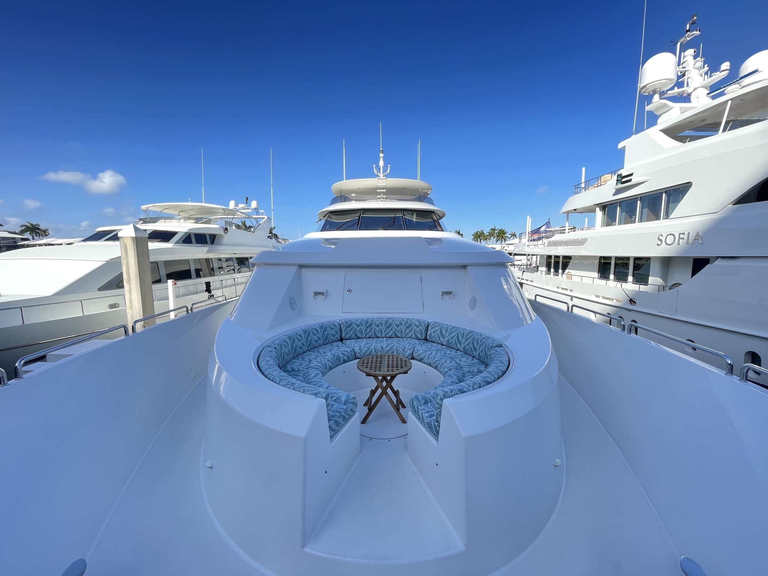 Forward Bow Settee