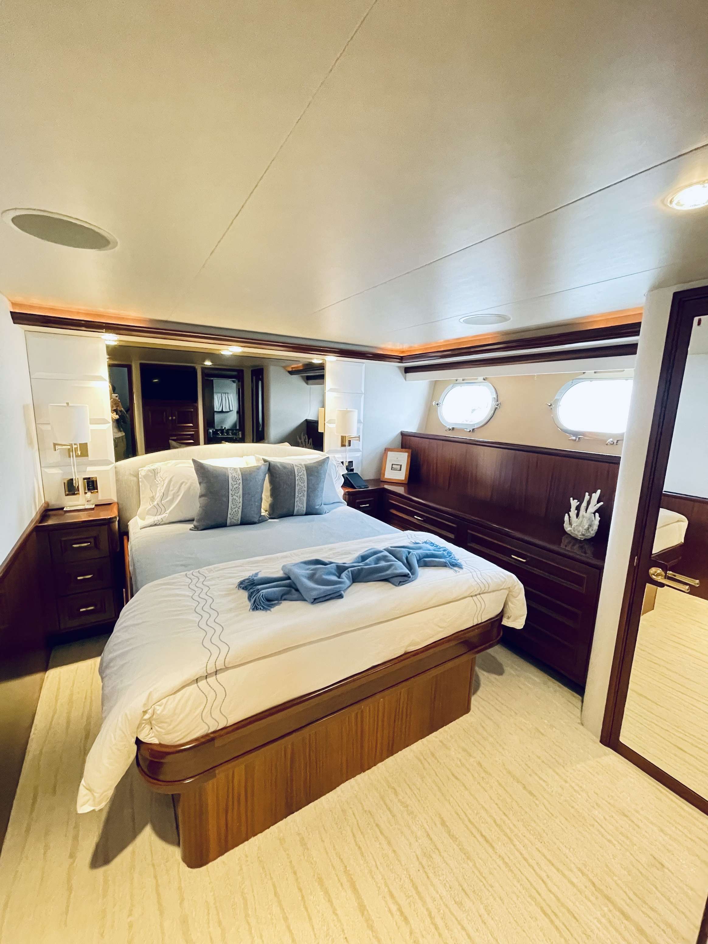 Lower Queen Stateroom