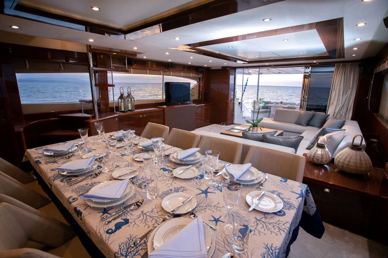 GIA SENA Yacht Charter - Dining - Salon