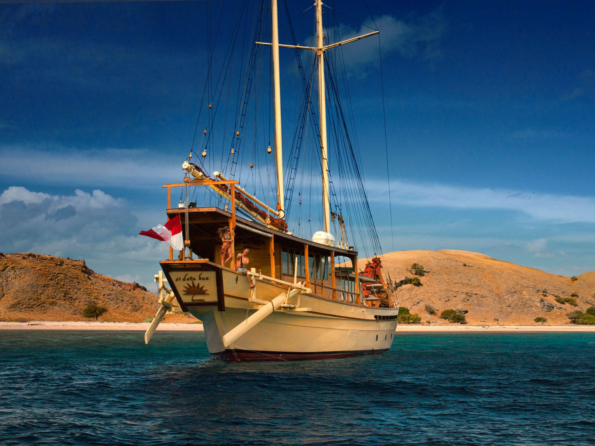 Si Datu Bua Yacht Charter - At anchor