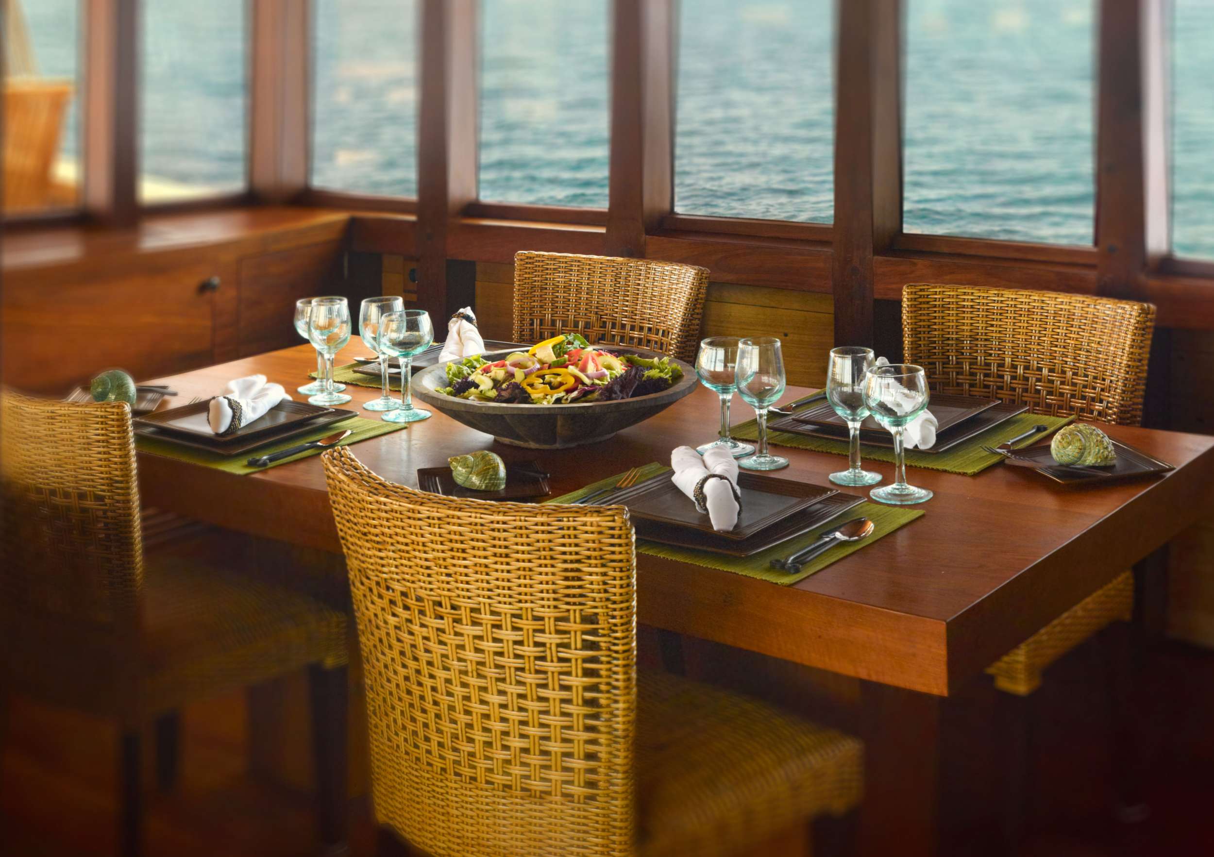 Si Datu Bua Yacht Charter - Dinner setting