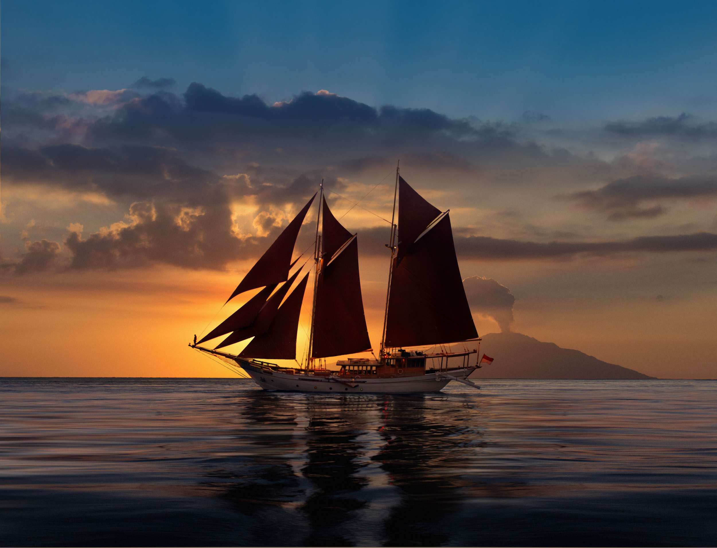 Si Datu Bua Yacht Charter - Sunset