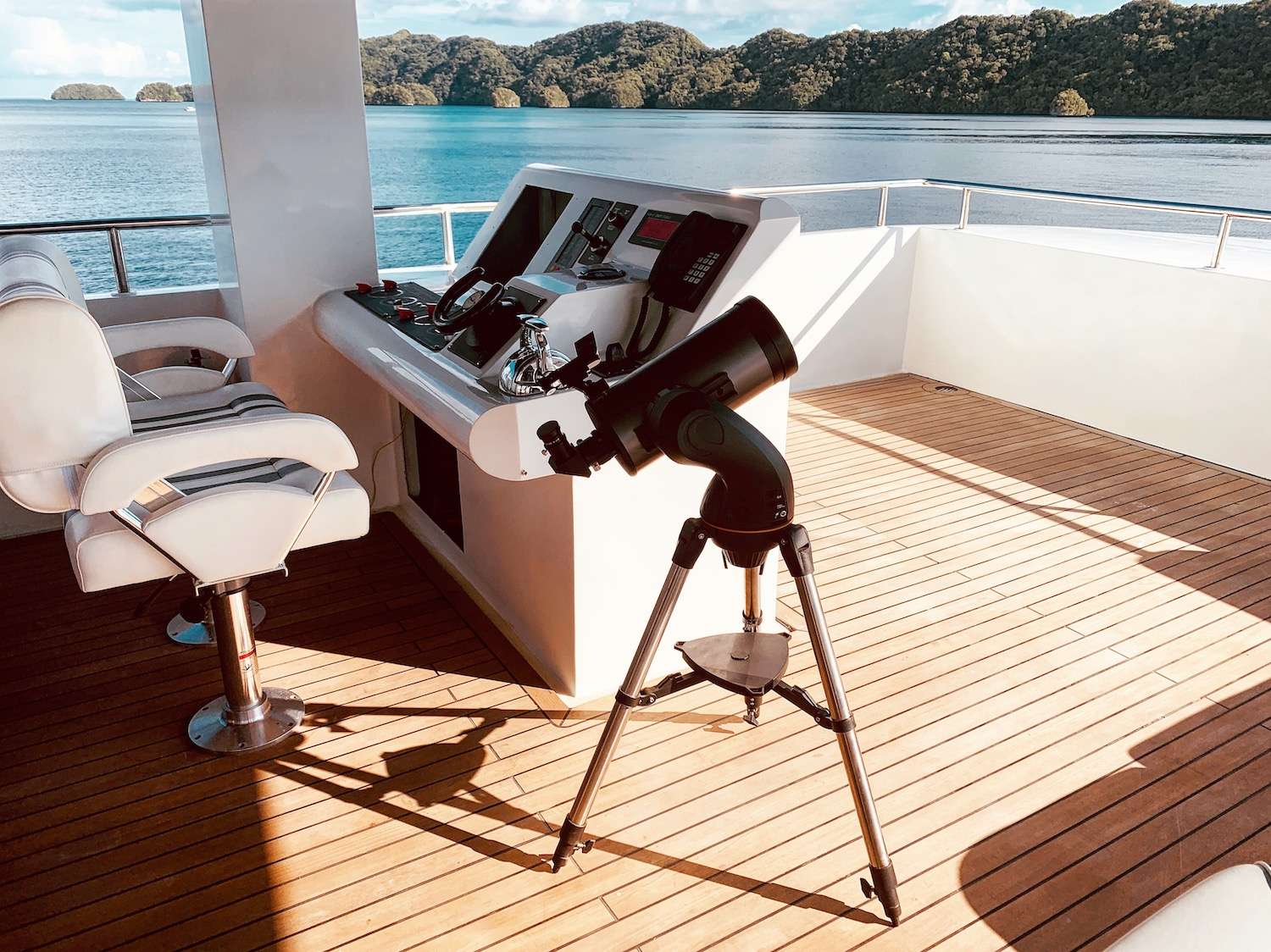 Sundeck helm