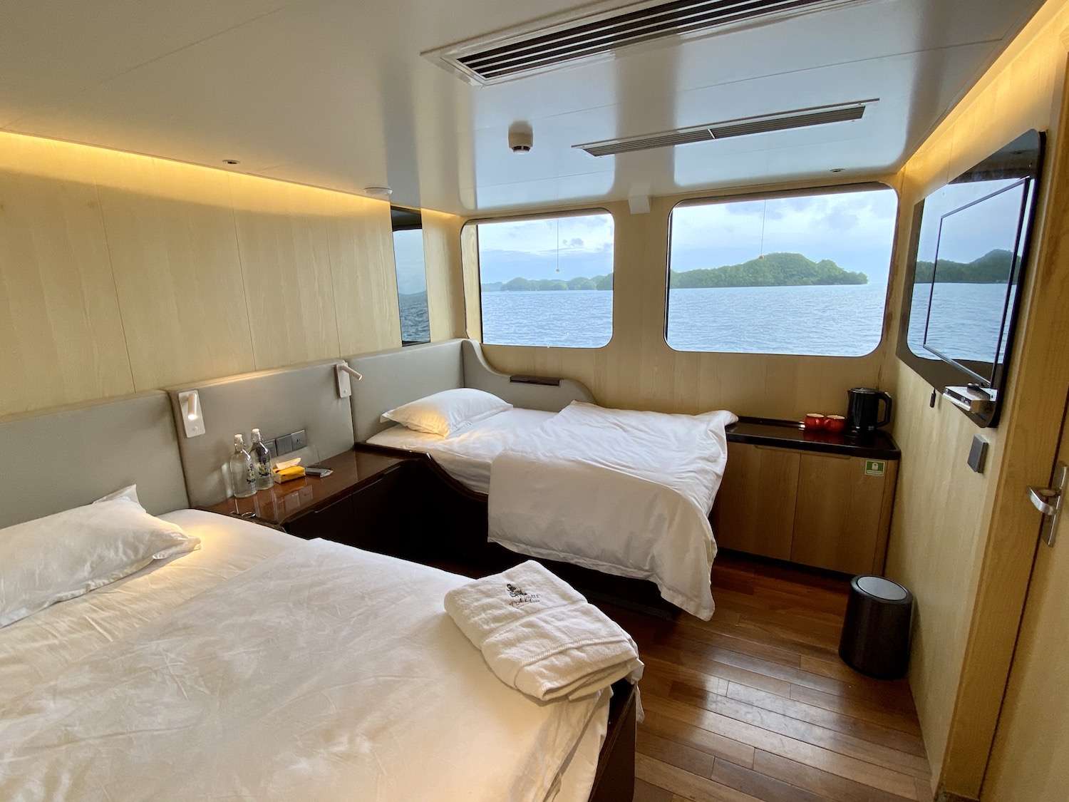 Twin cabin