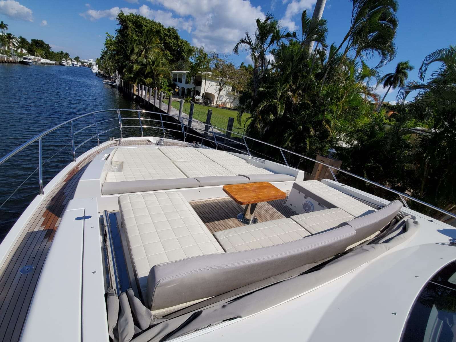 Forward Bow Seating Area 