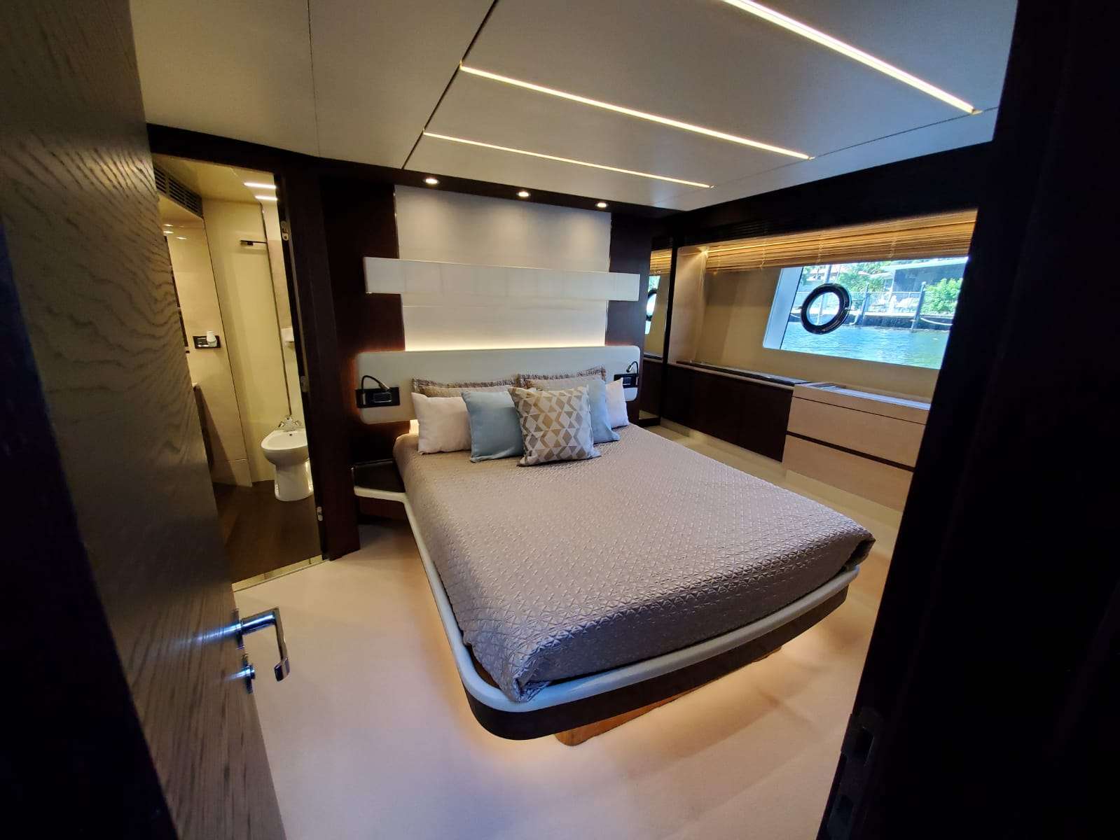 No Name Yacht Charter - Master Suite