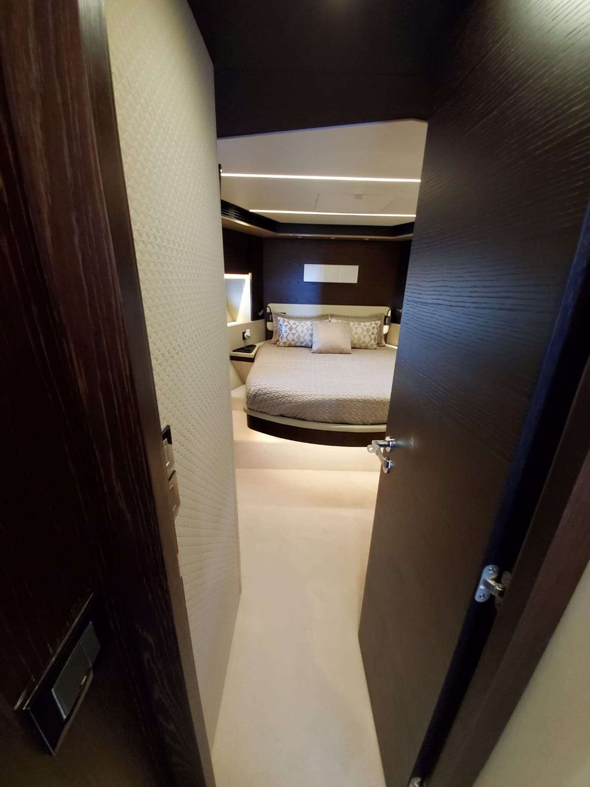 VIP Queen Suite