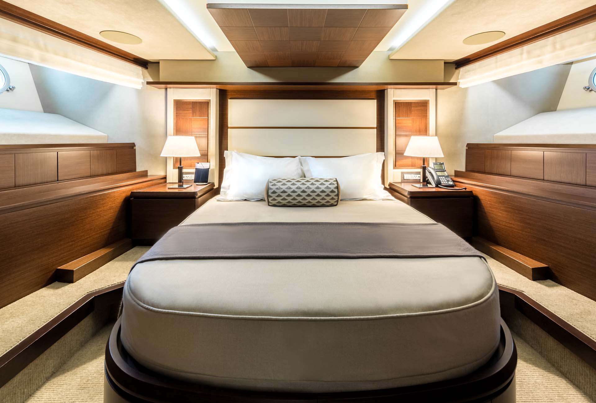 AMANECER Yacht Charter - VIP Stateroom