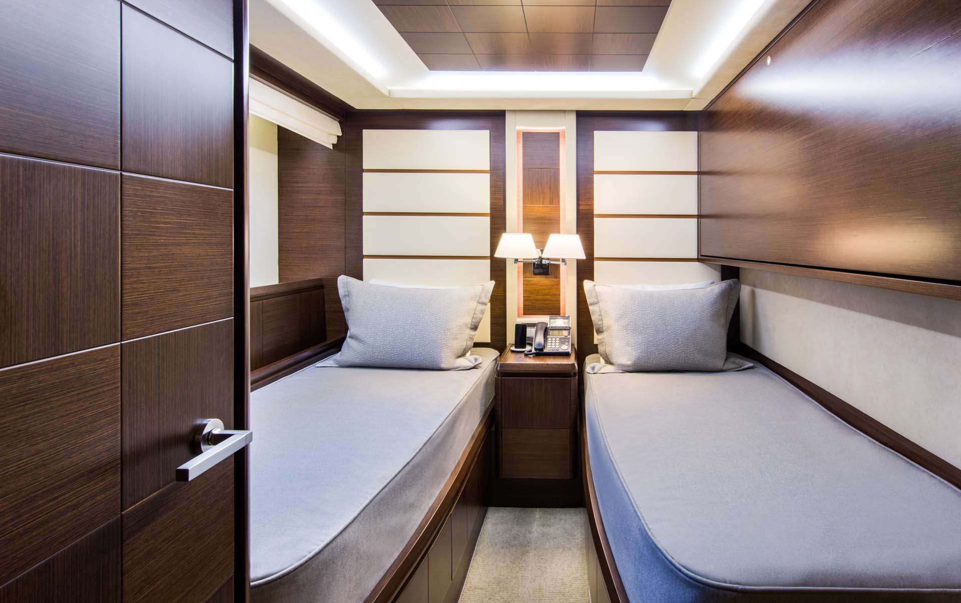 AMANECER Yacht Charter - Twin Guest Stateroom with Pullman