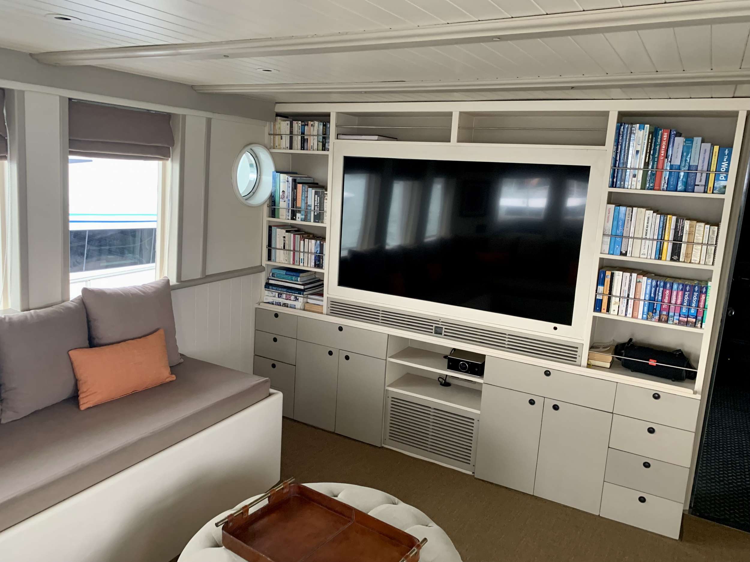 Sky Lounge Settee