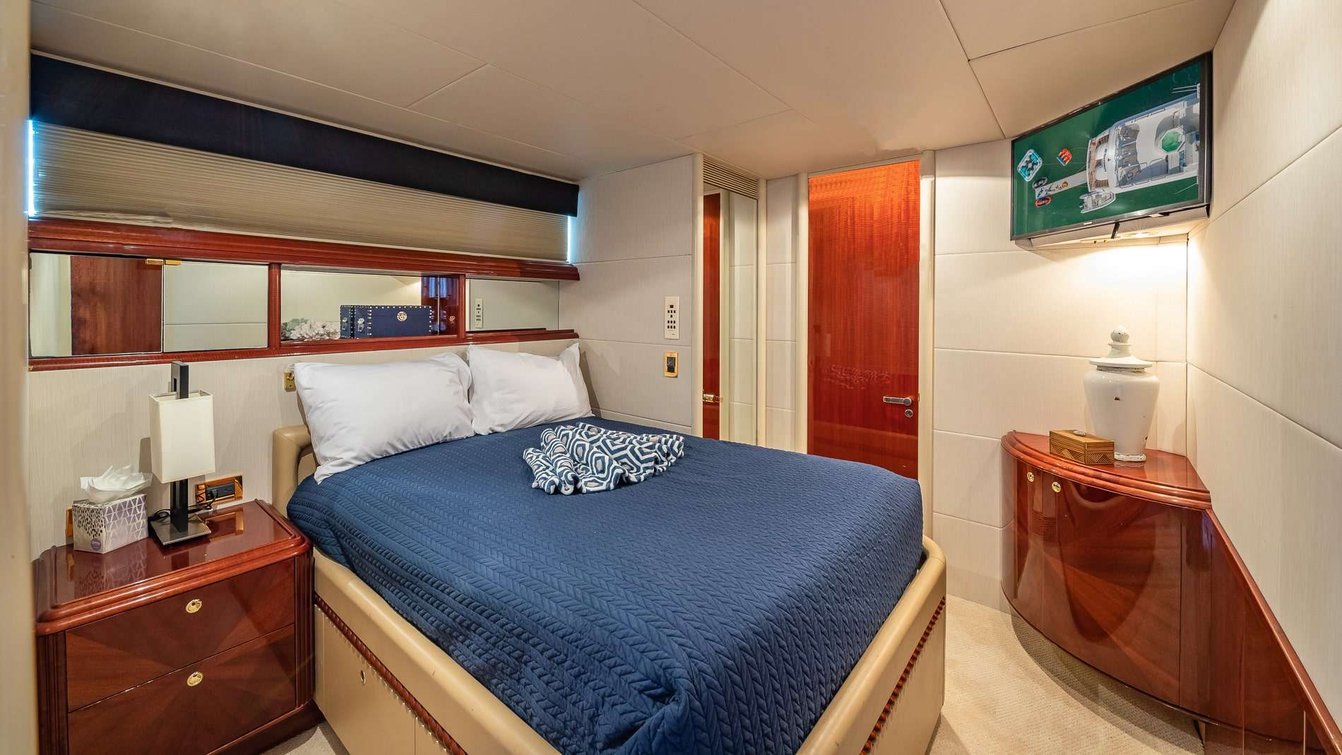 Queen stateroom