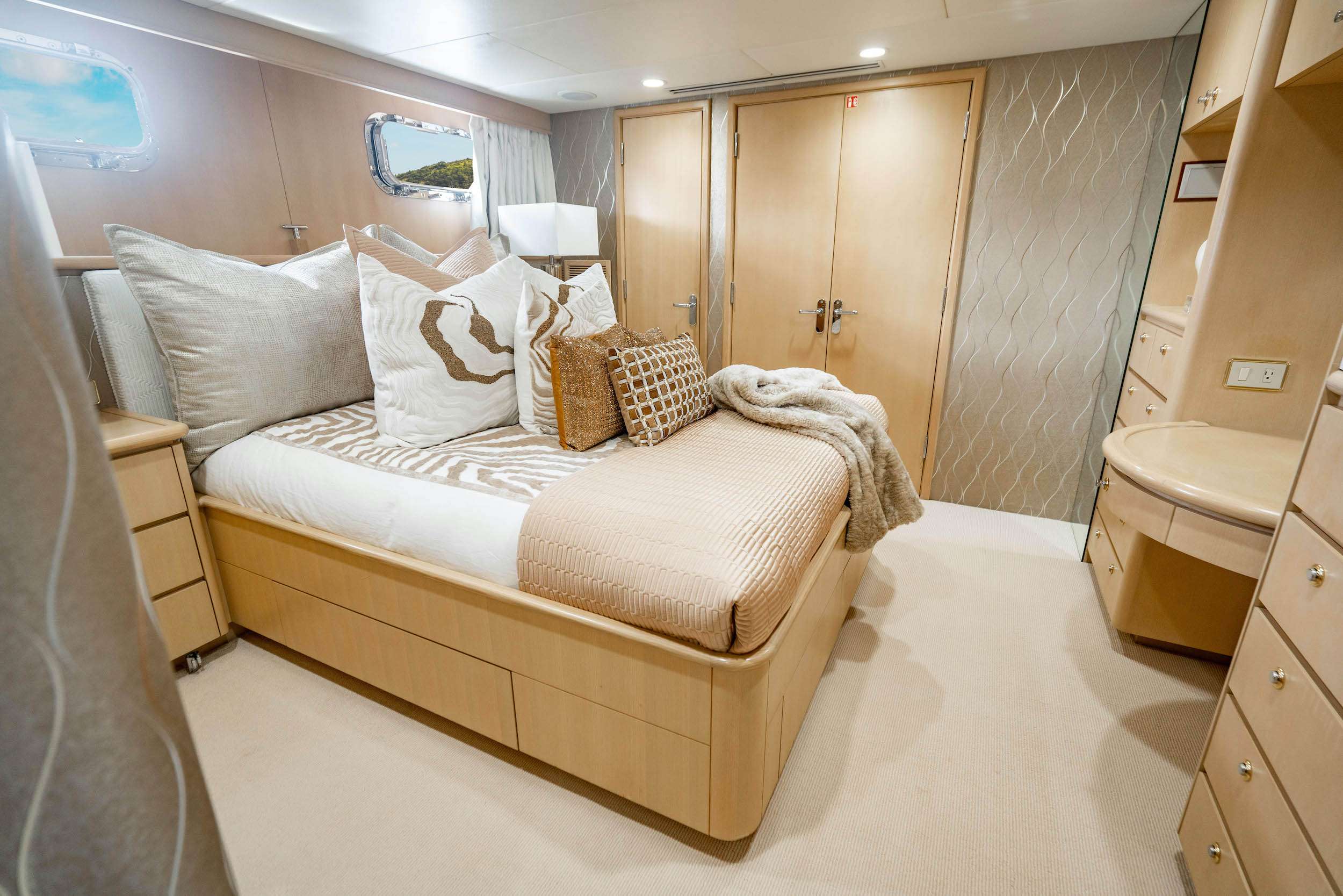 GALE WINDS Yacht Charter - Stbd Guest Stateroom