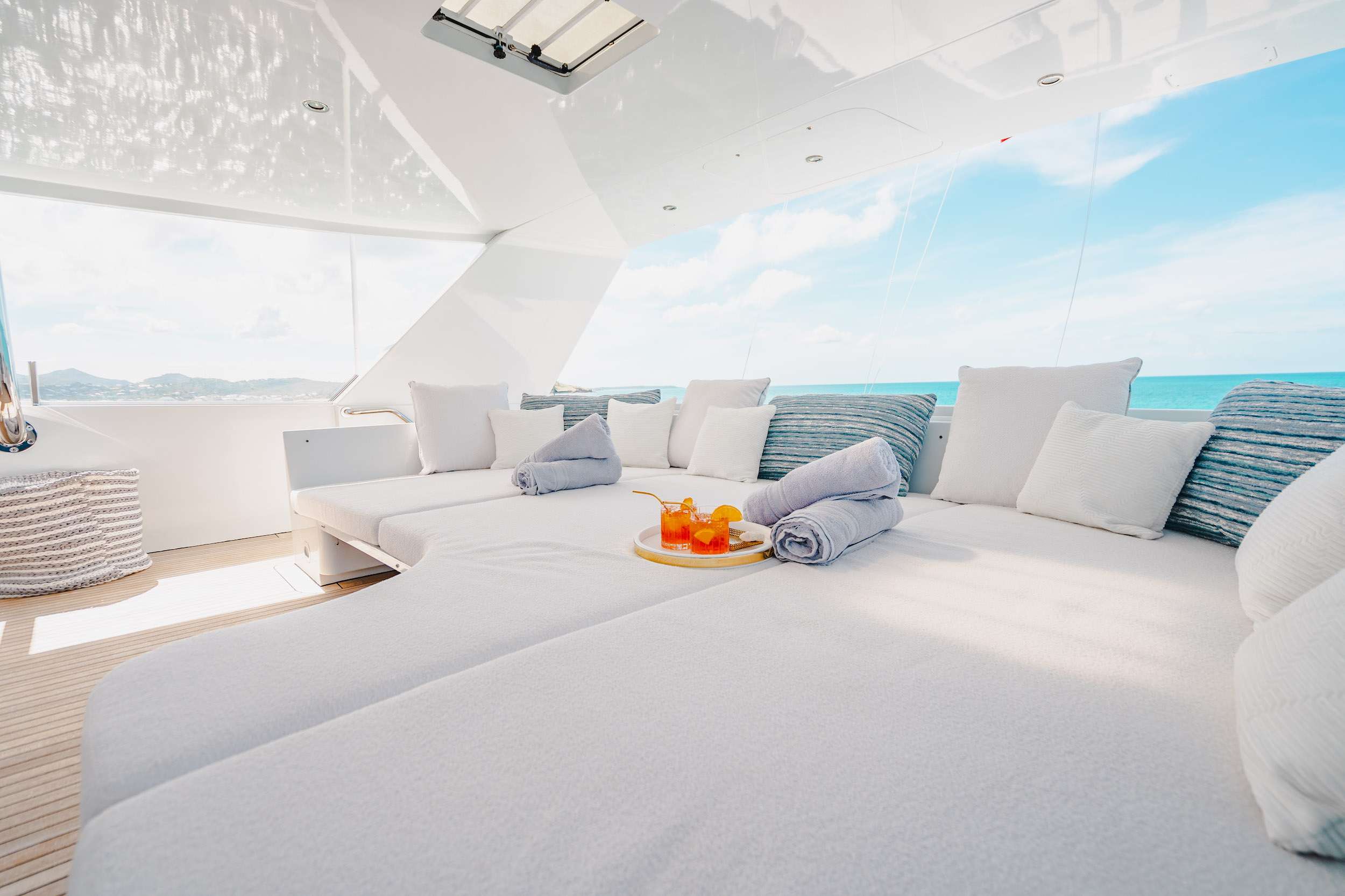 GALE WINDS Yacht Charter - Skydeck Daybed