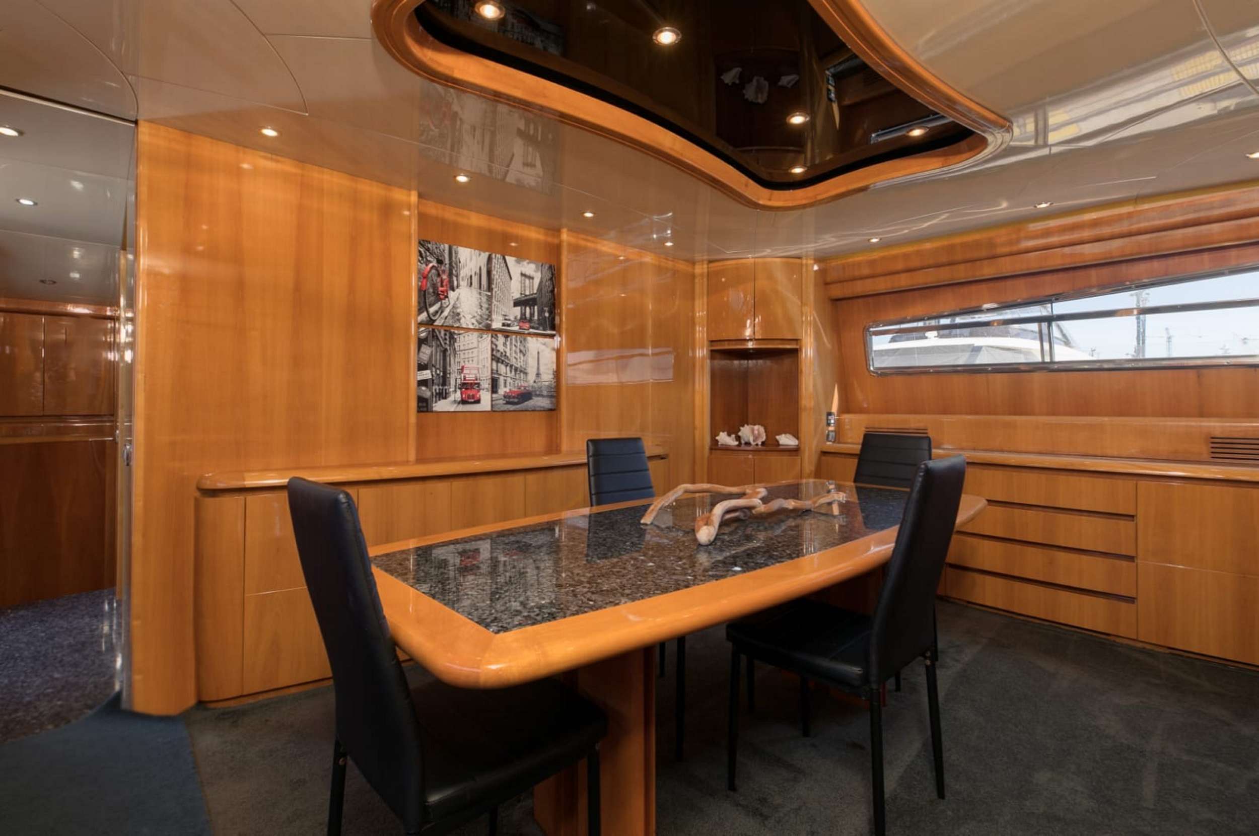 103' Custom Build Yacht Charter - Interior Dinning