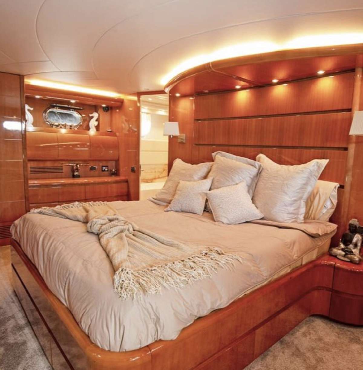 103' Custom Build Yacht Charter - VIP Stateroom