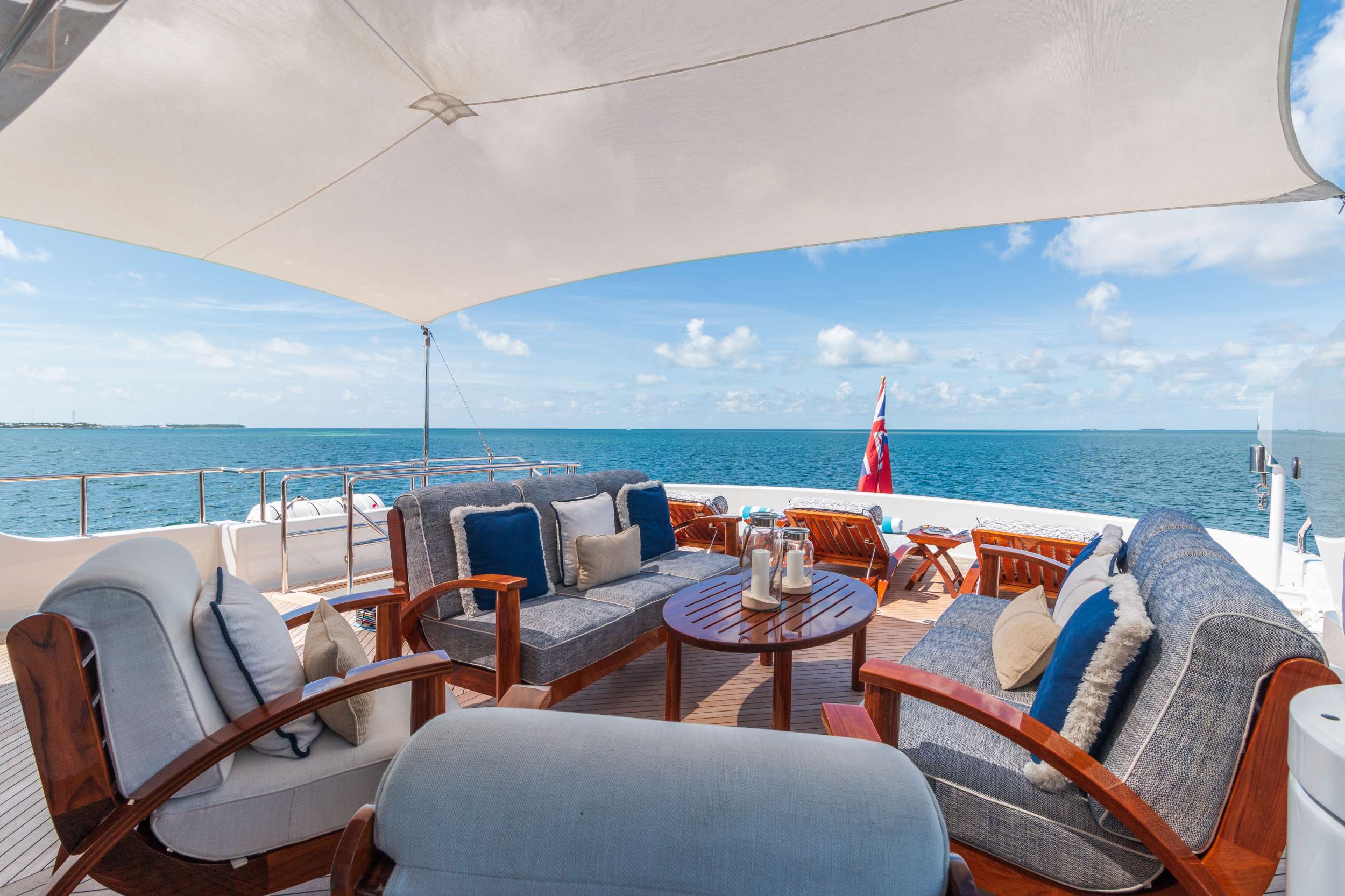 LOOSE ENDS Yacht Charter - Boat Deck