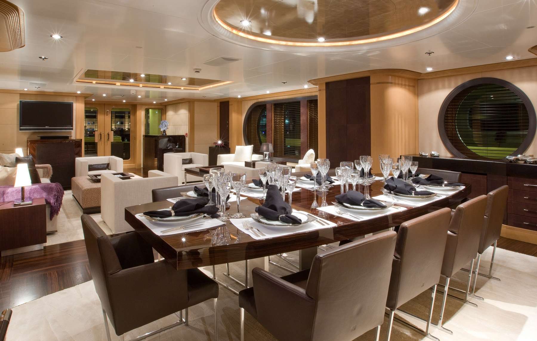 Dining Salon 