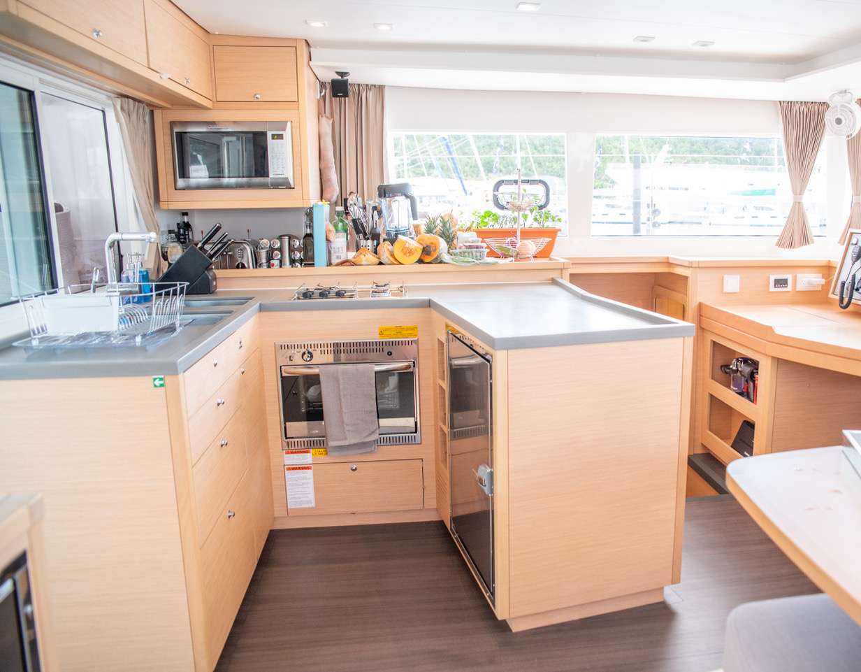 FLOATATION THERAPY Yacht Charter - Galley