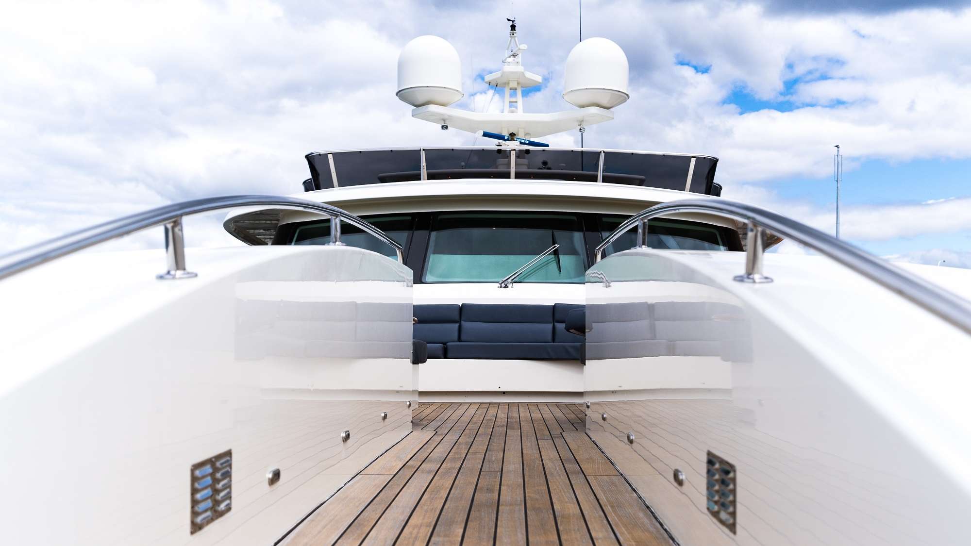 iRama Yacht Charter - Bow seating