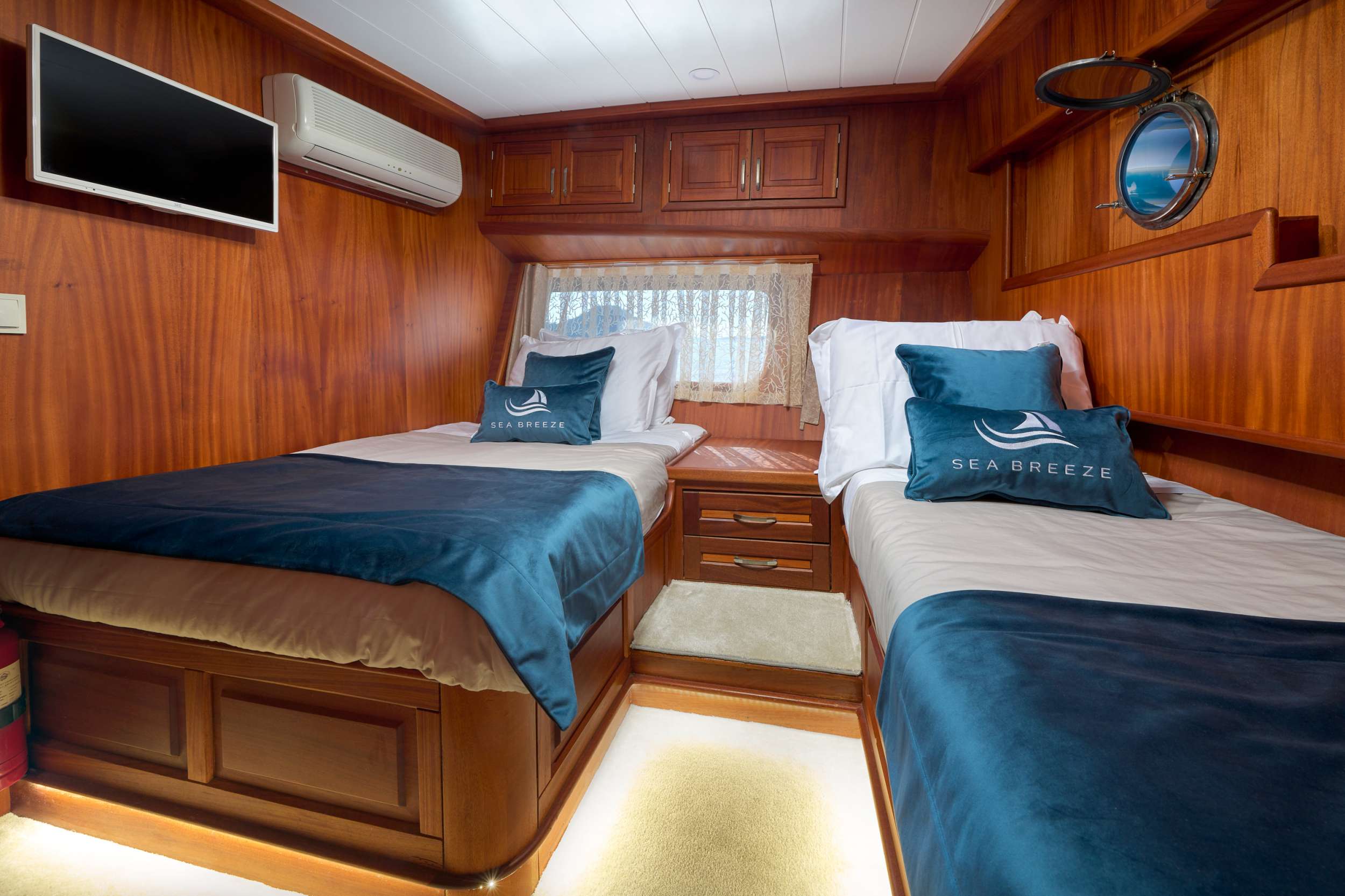 SEA BREEZE Yacht Charter - Guest Cabin