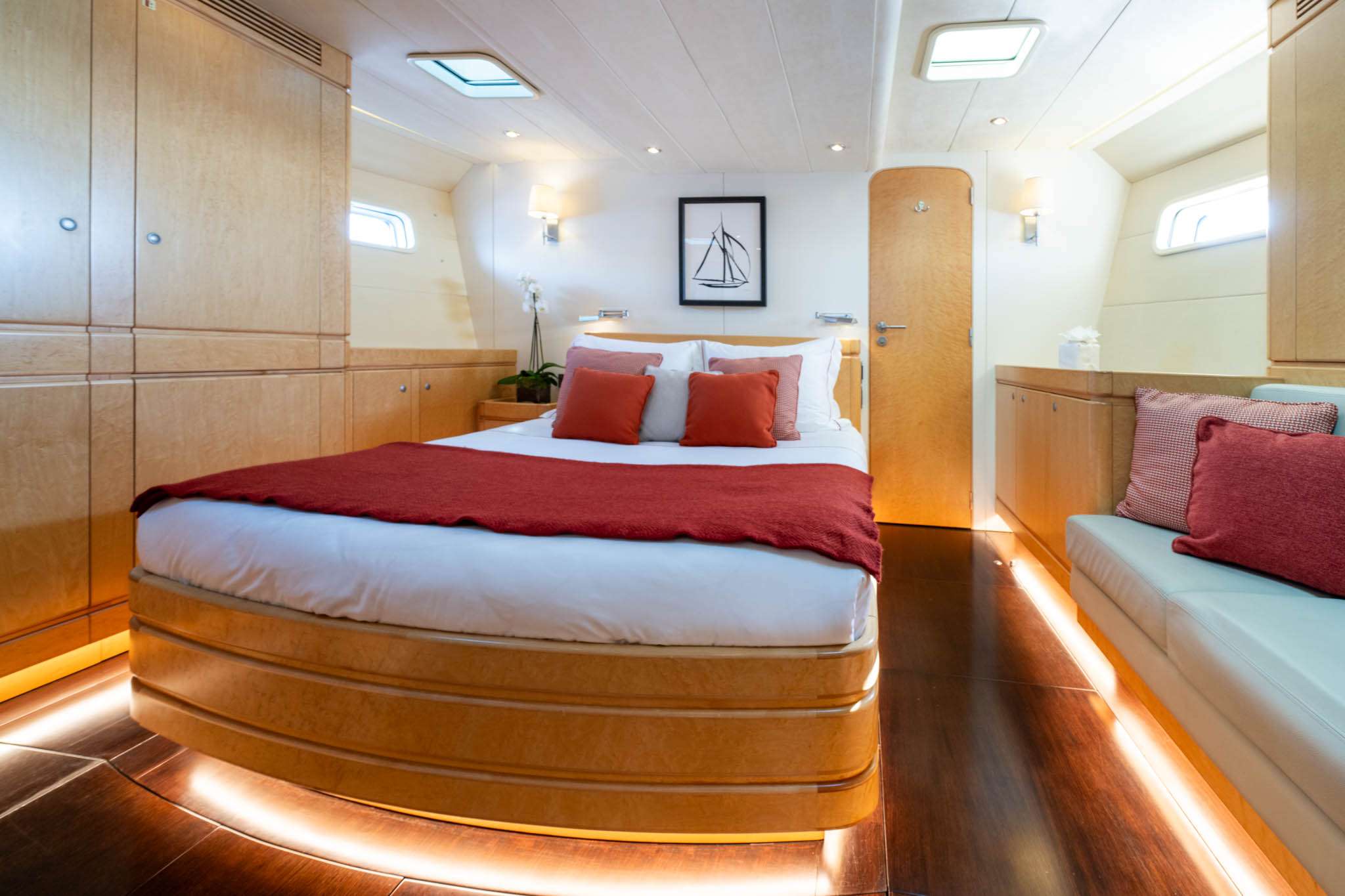 LADY 8 Yacht Charter - Master Cabin
