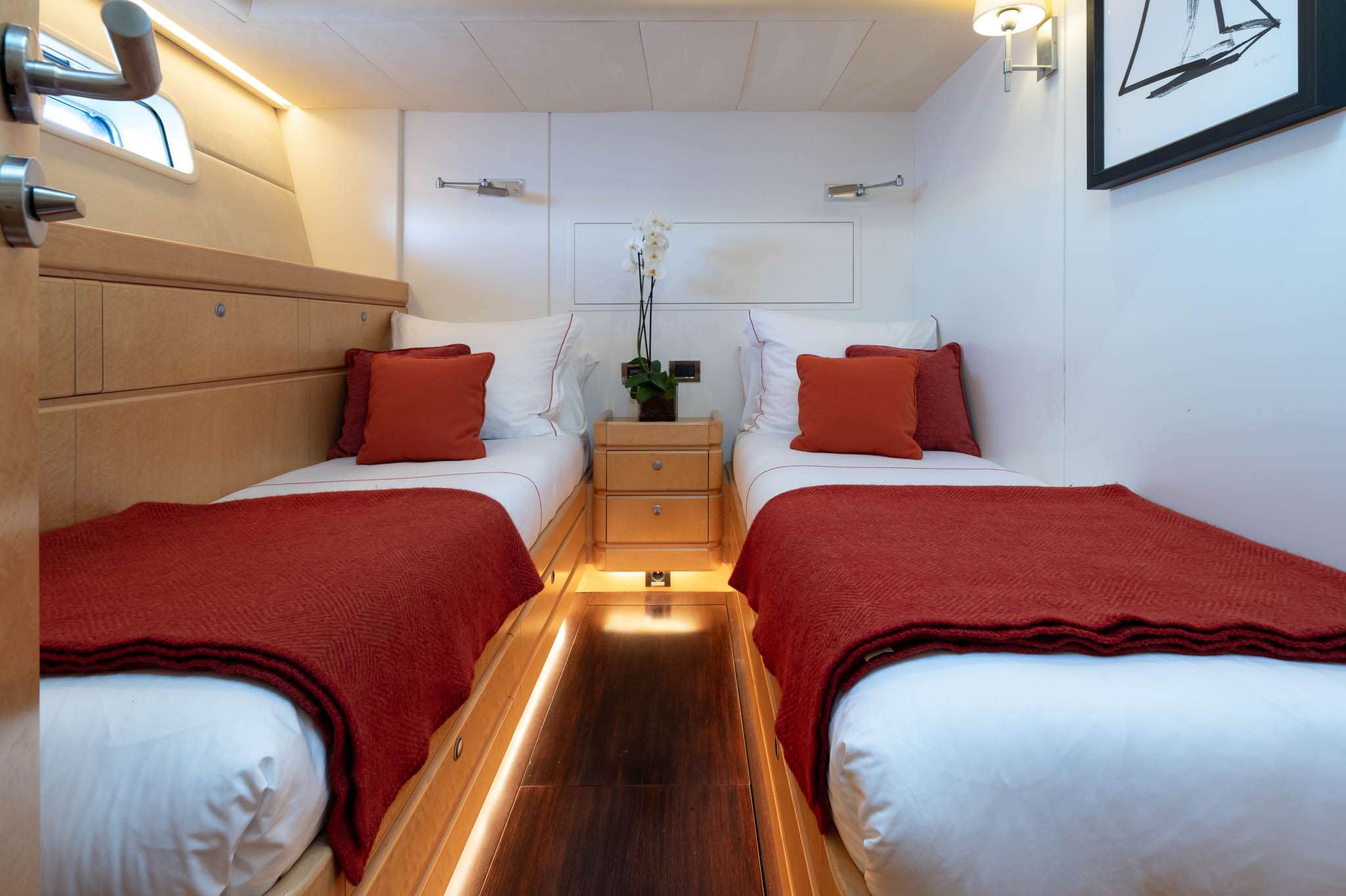 LADY 8 Yacht Charter - Twin Cabin