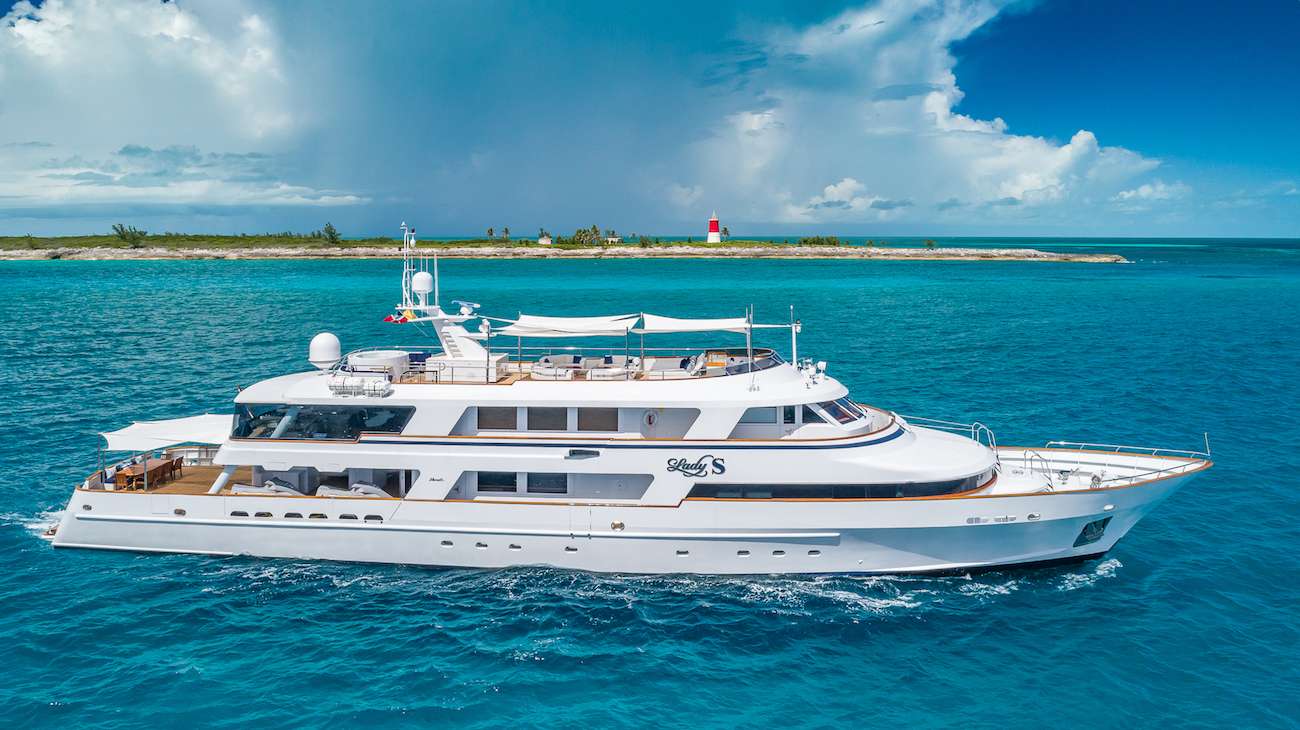 Luxury motor yacht LADY S by Benetti 