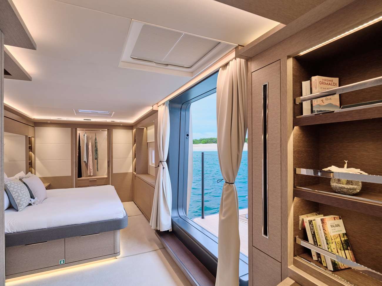 FRENCHWEST Yacht Charter - FW Master cabin - N. Claris pic