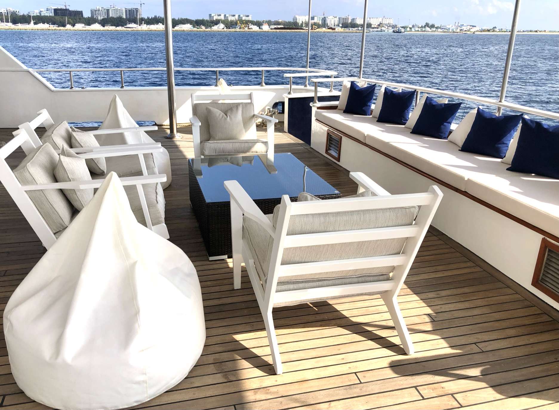 SAFIRA Yacht Charter - Main Deck Aft