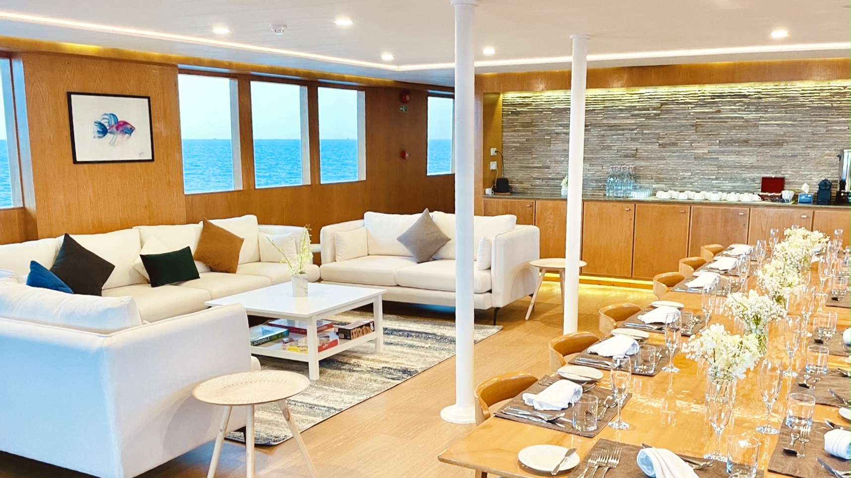 SAFIRA Yacht Charter - Dining Saloon