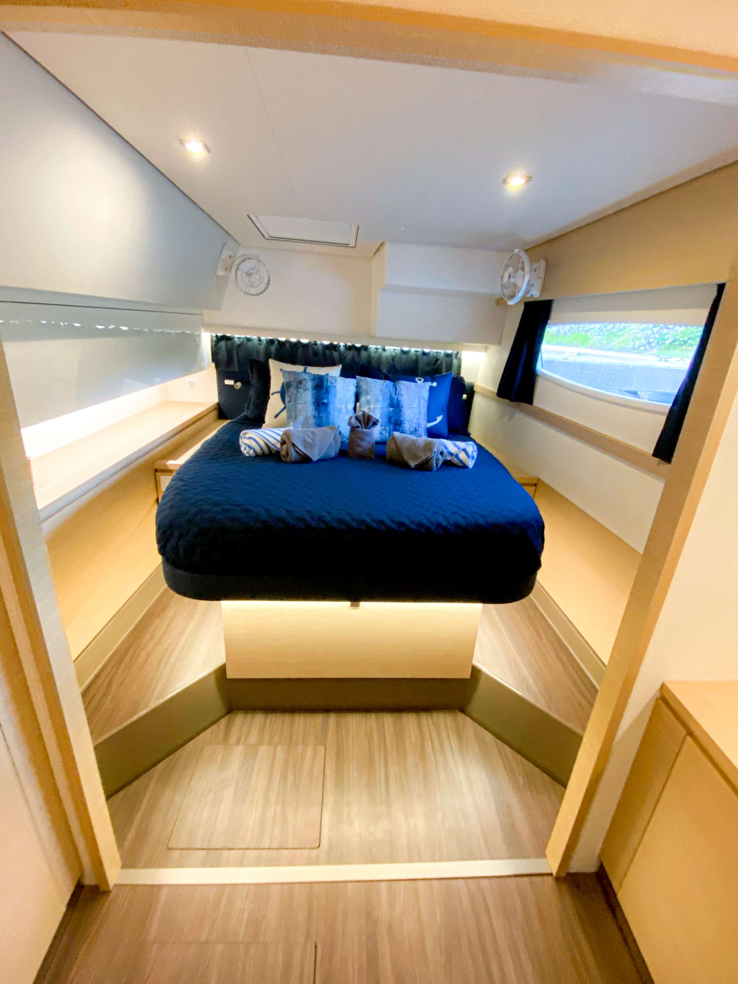 Sol Mates Yacht Charter - Master cabin