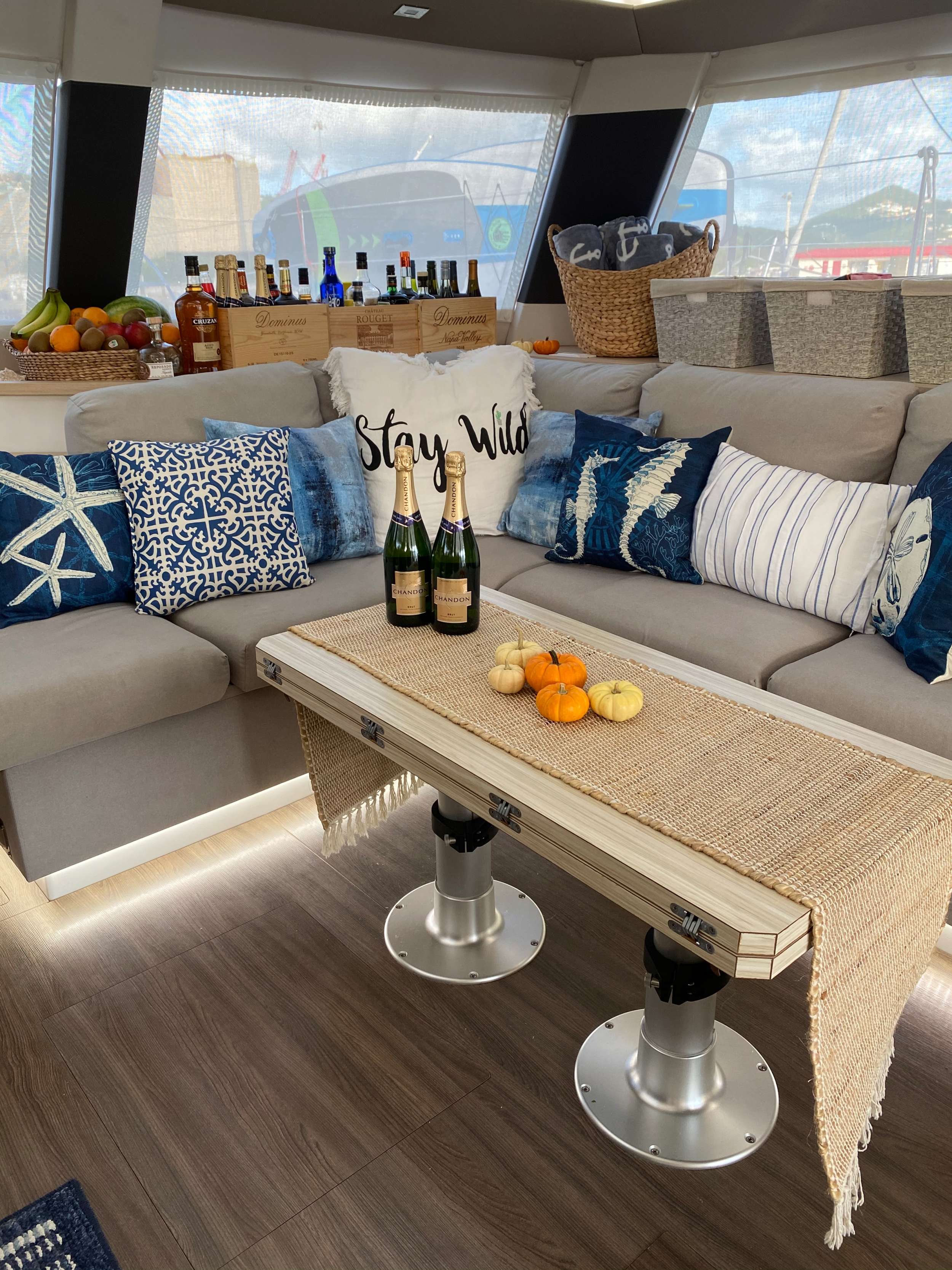 Sol Mates Yacht Charter - Salon