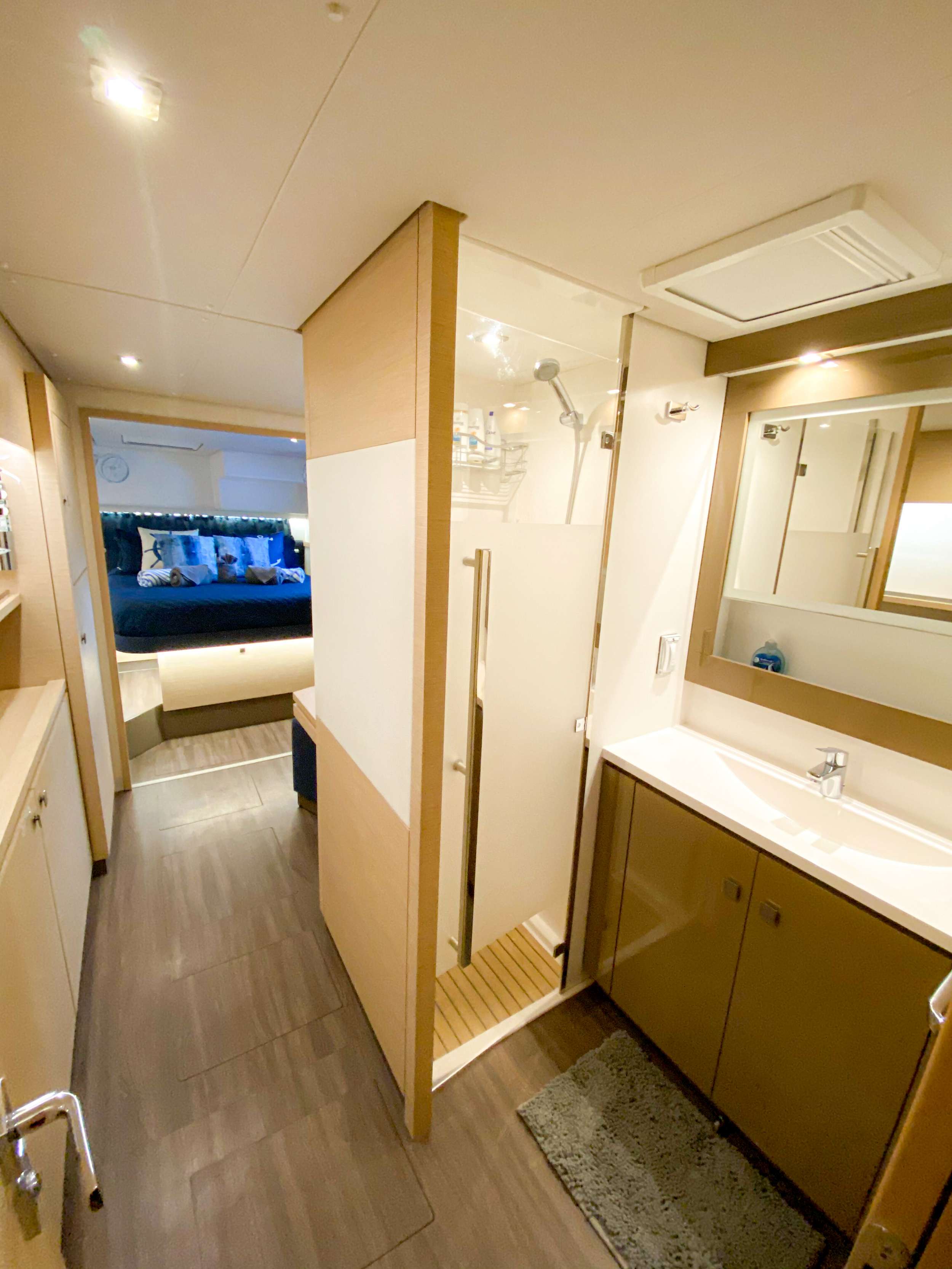 Sol Mates Yacht Charter - Master cabin suite