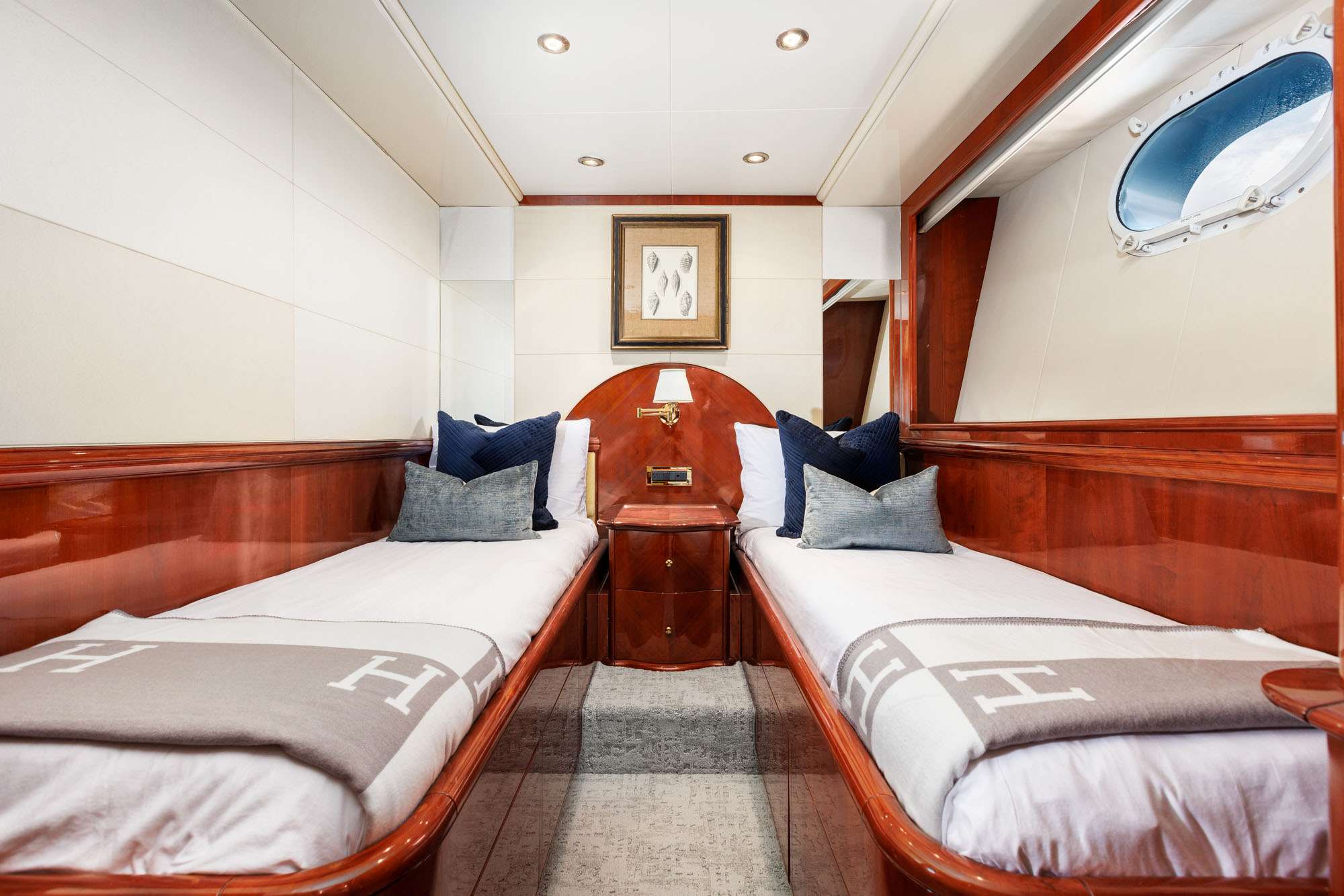 OUTTA TOUCH Yacht Charter - Twin Room # 1