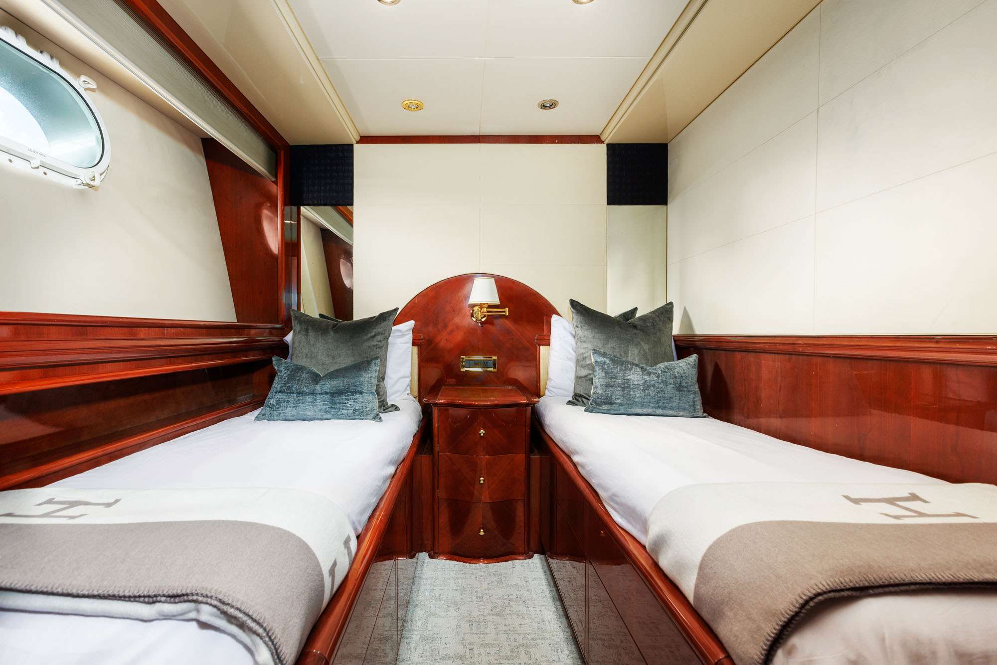 OUTTA TOUCH Yacht Charter - Twin Room # 2