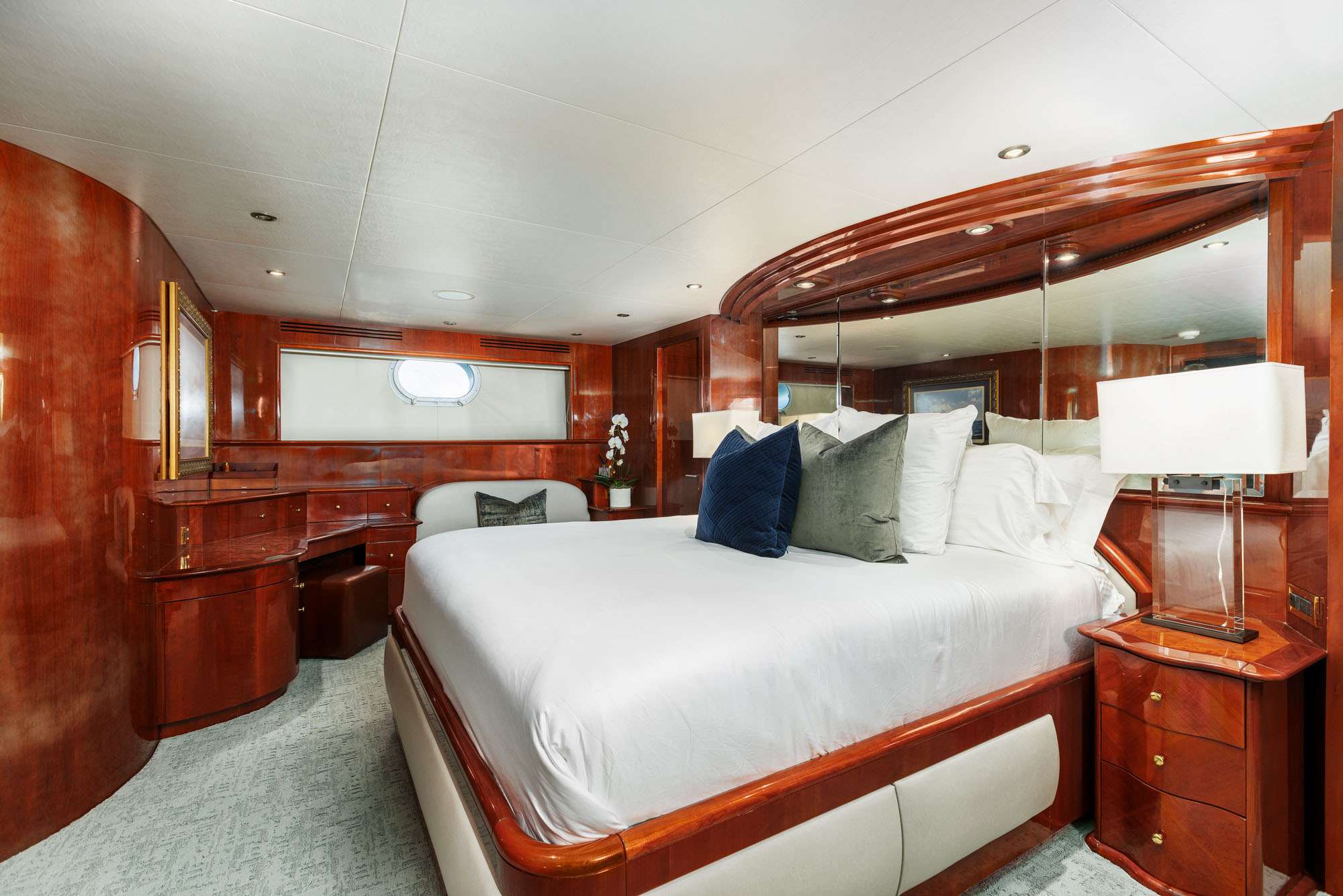 OUTTA TOUCH Yacht Charter - Primary Cabin
