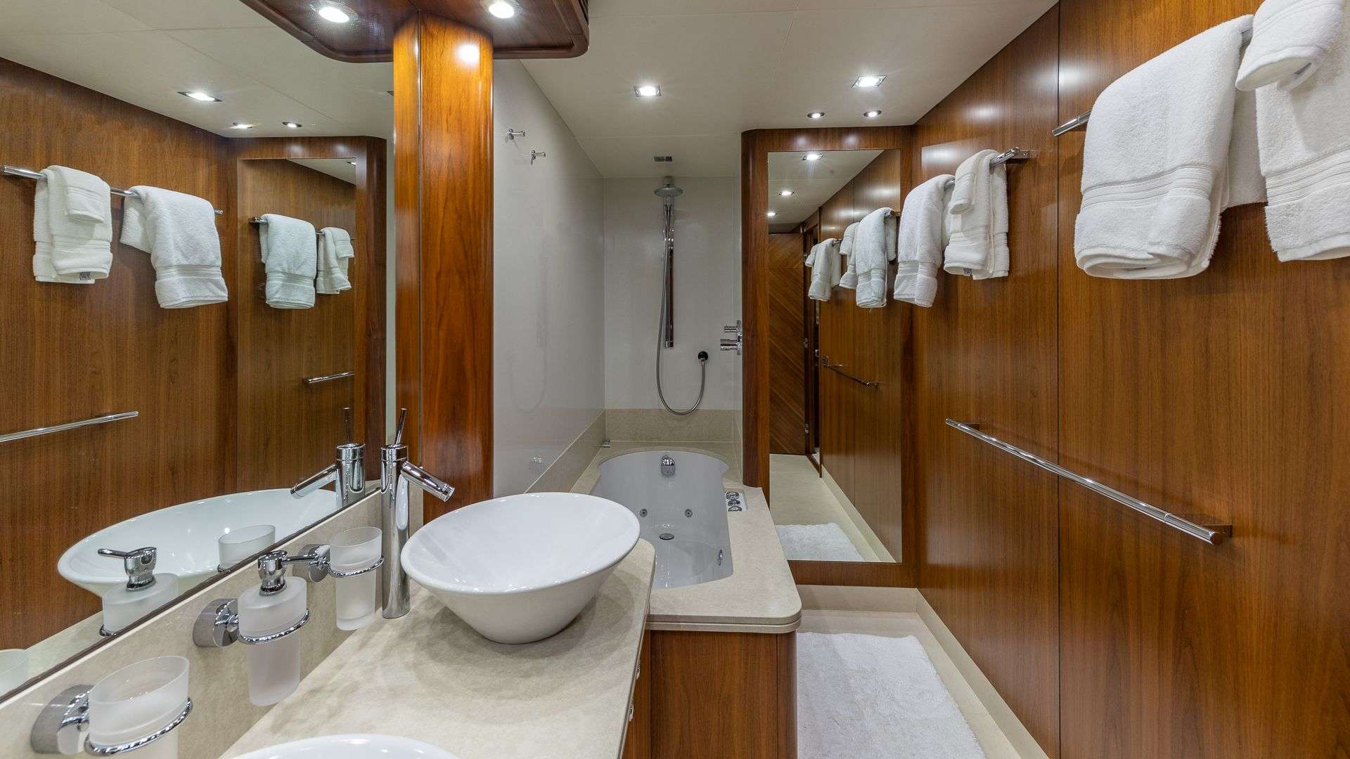 KEFI Yacht Charter - Master bath